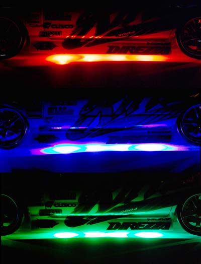 Under Neon, Red