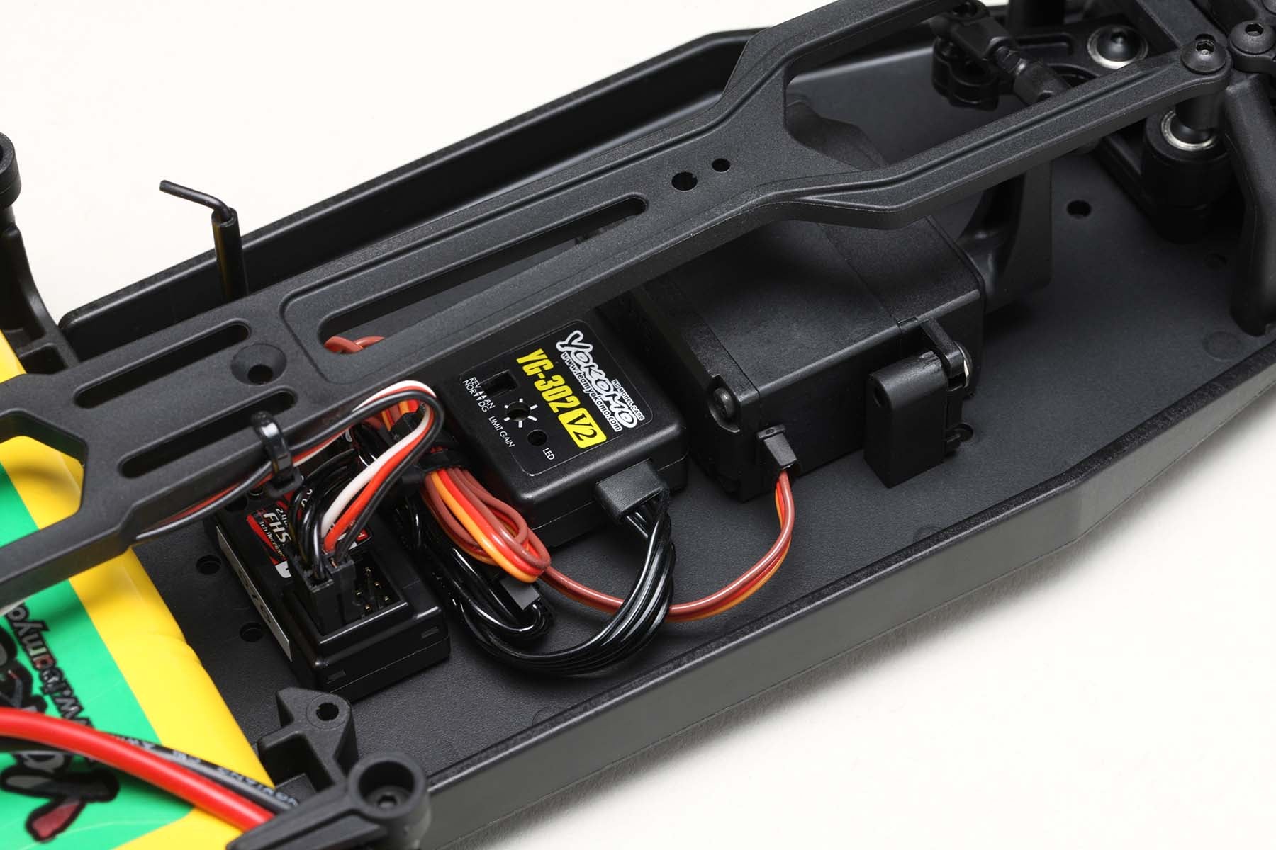 Close up of parts of the Running Set w/2.4G-TX3S with YG-302V2 Gyro